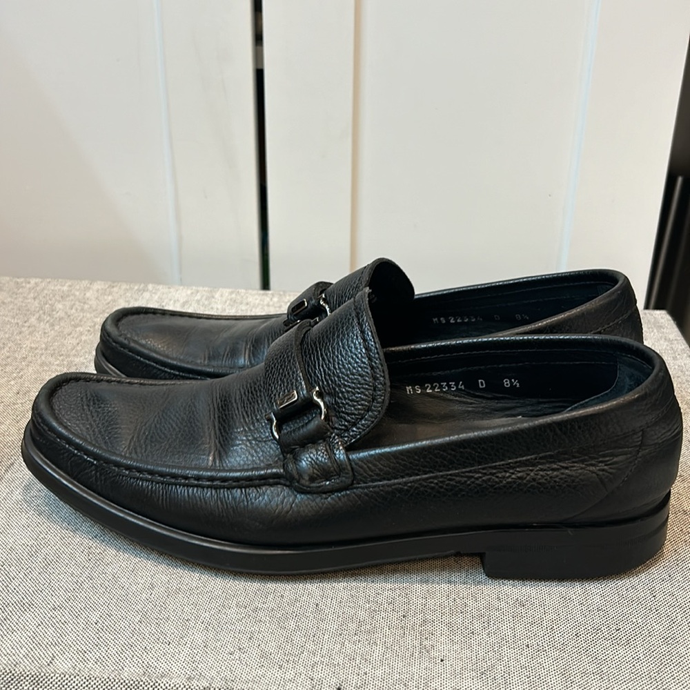 Salvatore Ferragamo men’s black leather logo buckle loafers size 8.5 (9.5 US)